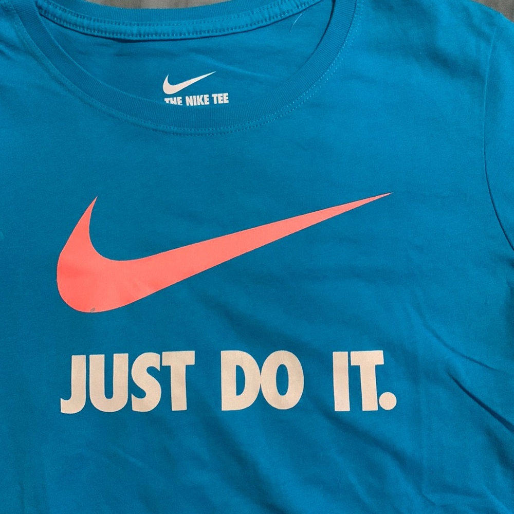Women Nike T-shirt